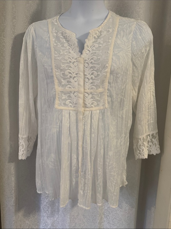 Coldwater Creek Tops - COLDWATER CREEK White Lace Yoke Front Tunic top Sz: XL